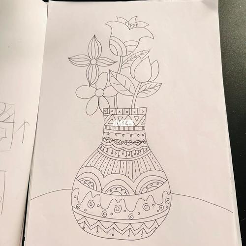 线描花向日葵郁金香花瓶简笔画